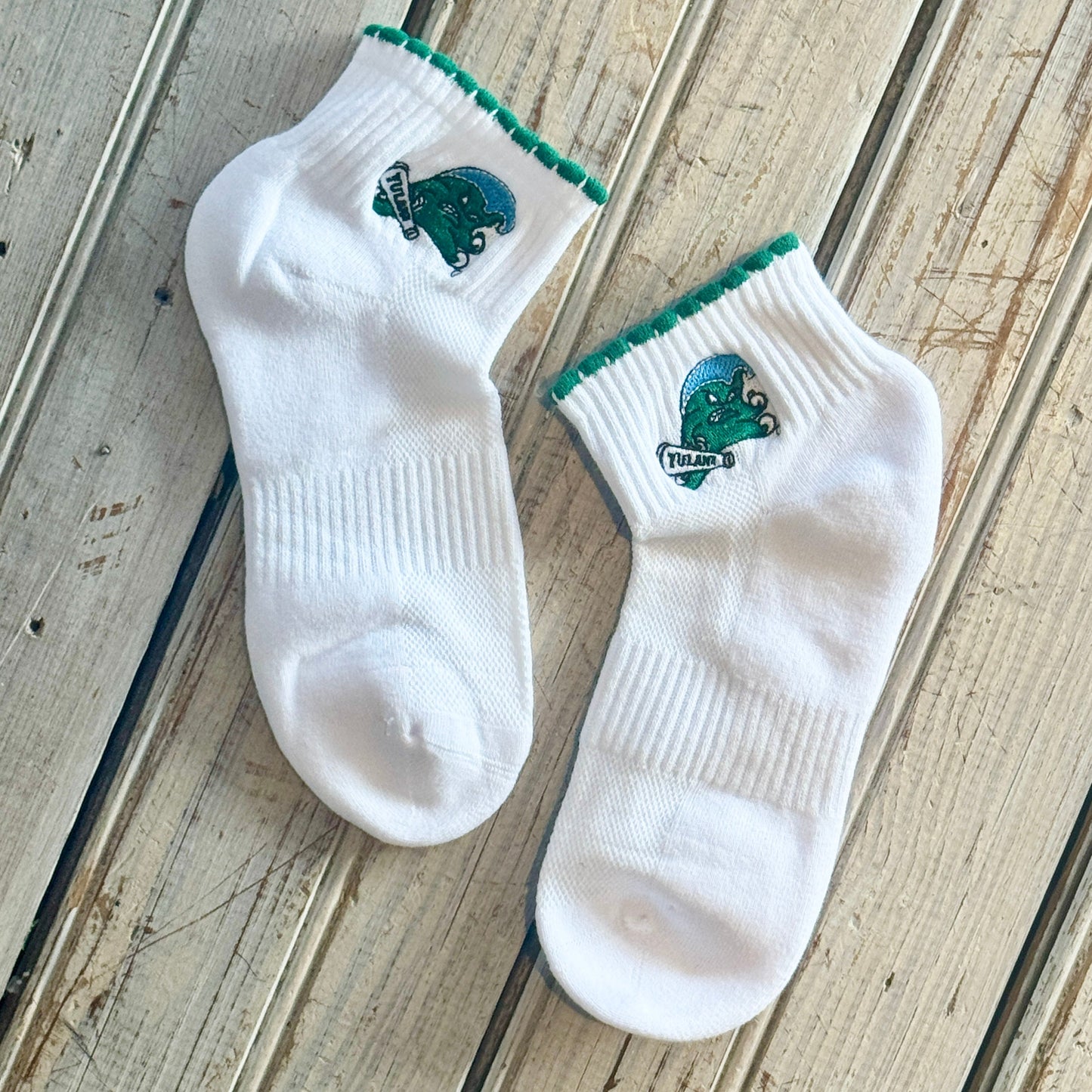 NM Embroidered Scallop Angry Wave Sock