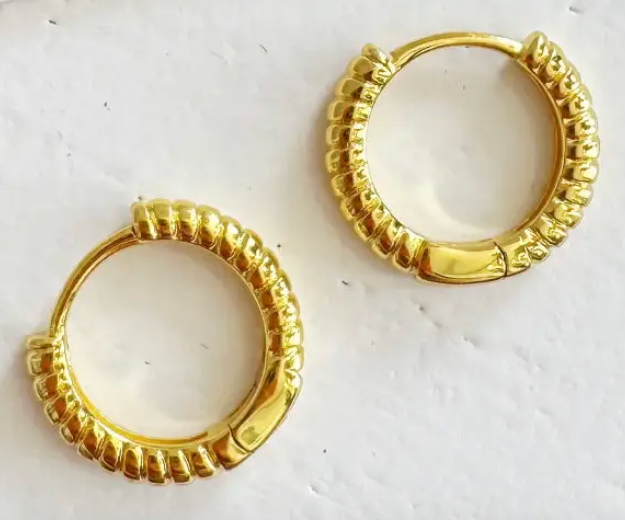 Small Ribbed Gold Hoop